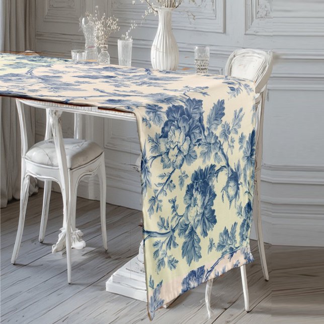  Romantic French toile de Jouy Powder Blue Floral  Kurzer Tischläufer (Romantic French toile de Jouy Powder Blue Floral Short Table Runner)