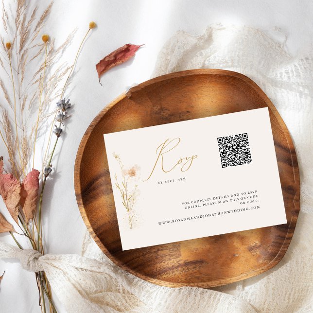 Romantic Gold Blush Pressed Flowers QR code RSVP Karte (Von Creator hochgeladen)