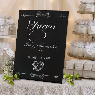 Romantic Heart Favors - Schwarz Sockelschild
