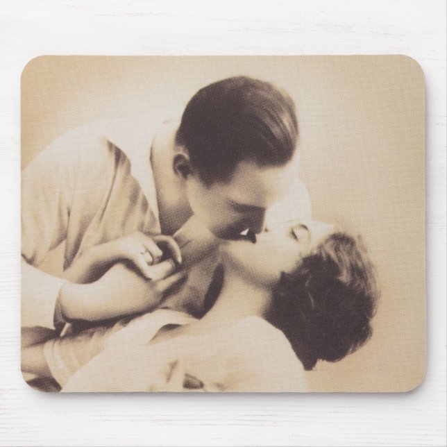 Romantic Love Couple Kissing vintage illustration Mousepad (Vorne)