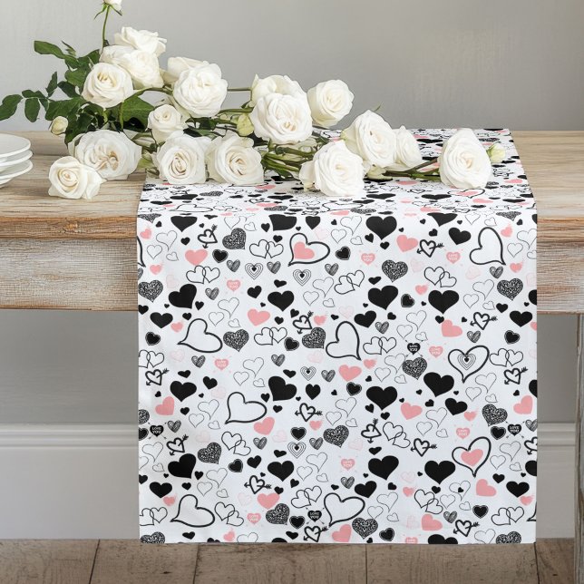 Romantic Love Gift Table Runner Pink Black Hearts Großer Tischläufer (Romantic Love Gift Table Runner Pink Black Hearts)