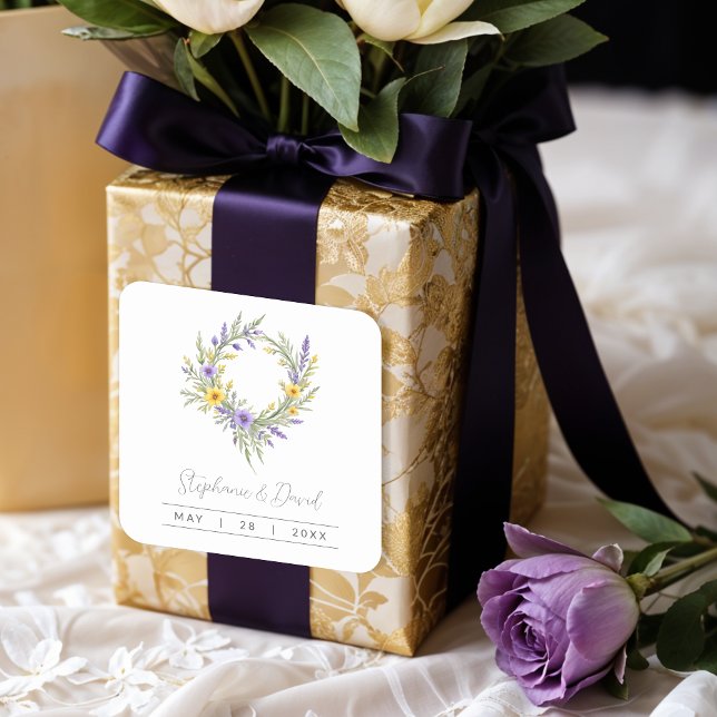 Romantic Minimal Wedding Yellow & Lavender Wreath Quadratischer Aufkleber (Romantic Minimal Wedding Yellow & Lavender Wreath Square Stickers.)