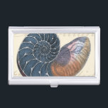Romantik Seashell Visitenkarten Etui<br><div class="desc">Wohnst du weit weg vom Strand? Kein Problem! Lassen Sie sich von diesem romantischen Muschelgemälde an einem friedlichen Strand an einem sonnigen Tag verwöhnen. Dieses Kunstwerk romantisiert das Meer und die kleinen Wellen, die Ihnen verlassen werden, sich einen Strandbesuch zu gönnen. Holen Sie sich dieses gerahmte Seashell Panel auf Ihrem...</div>