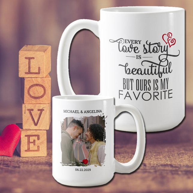 Romantisch Jede Liebesgeschichte ist schön Kaffeetasse (Isn't everyone's favorite love story their own?)