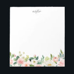 Romantische Aquarellbilder Florals Notepad Notizblock<br><div class="desc">Romantische Wasserfarbe Peach Florals Notepad. Ein elegantes und feminines Notizblock mit Aquarellbildern von pfirsich- und elfenbeinfarbenen Blume mit grünen Akzenten. Dieses florale Notizblock ist Teil einer Sammlung.</div>