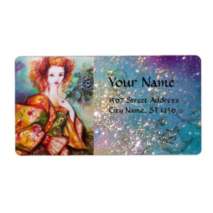 ROMANTISCHE FRAU MIT SPARKLING-PEACOCK-FEATHER