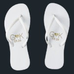 romantische GoldLiebeherzen mit den wedding Flip Flops<br><div class="desc">Für ein verheiratetes Paar-Party vervollkommnen ein romantischer Entwurf eines goldenen Herzens des grafischen Imitats mit ihren Initialen…,  zum des Komforts und Leichtigkeit zu allen Ihren Hochzeitsplanungsereignissen zu holen…,  um nach der Hochzeit zu tragen</div>