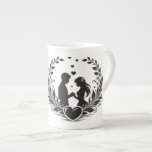 Romantische Kaffeetasse mit Silhouette eines Paare