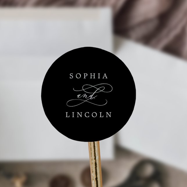 Romantische kalligraphische Black Wedding-Umschlag Runder Aufkleber (Von Creator hochgeladen)