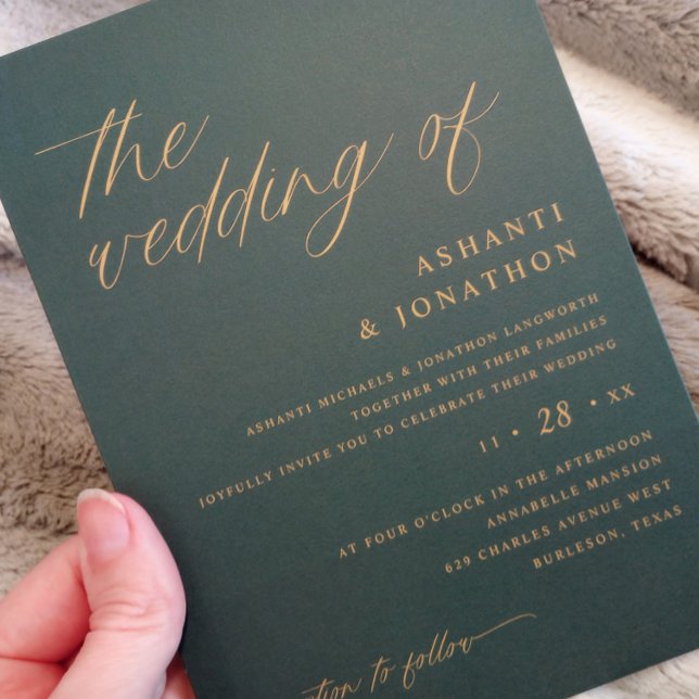 Romantische Moderne Smaragdgrüne Hochzeit Einladung (Emerald Green and Gold Wedding Invitations - Soft Romantic Delicate Script)