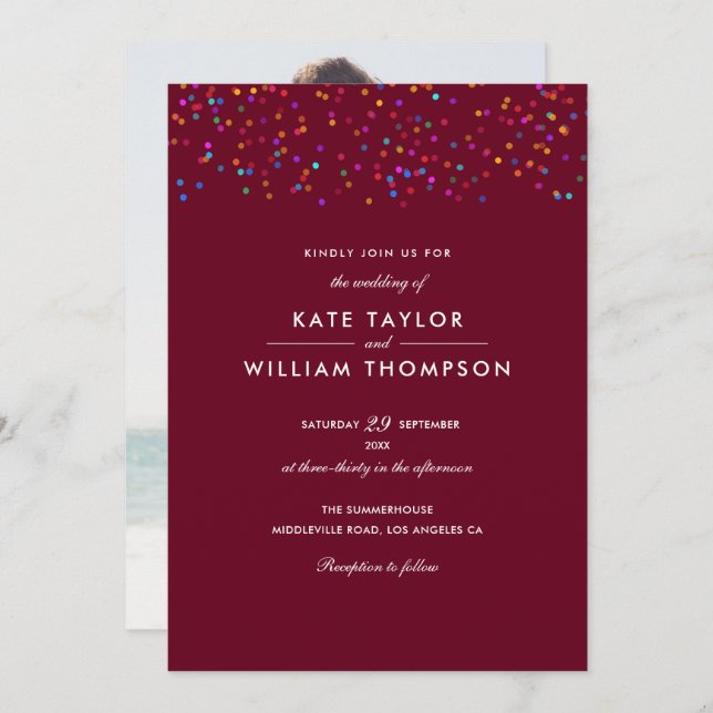 Romantische Rainbow Confetti Burgundy Foto Wedding Einladung (Vorne/Hinten)