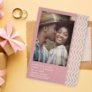 Romantische rosa Boho-Textur im Zickzack-Muster Fo Save The Date