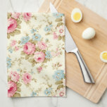 Romantische Rosa Englische Rose auf blassgelb Geschirrtuch<br><div class="desc">Schönes und romantisches feminines,  nahtloses Blumenmuster mit den Sprays von rosa Rosen und blauen Blumen mit Salbei-Blattwerk auf hellpastellgelbem Hintergrund.</div>