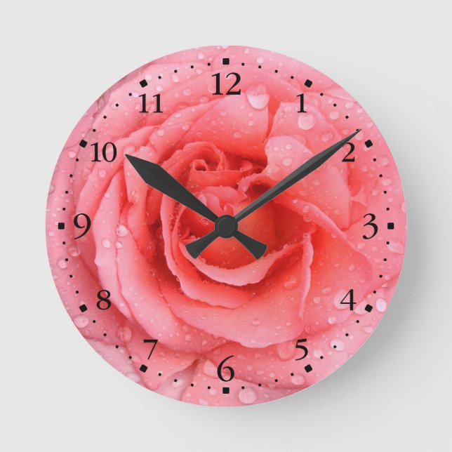 Romantische Rosa Rosentropfen Runde Wanduhr (Vorderseite)