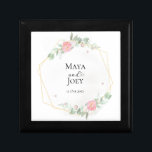 Romantische Rose Geometric Wedding Erinnerungskiste<br><div class="desc">Rückgang in Liebe mit diesem atemberaubenden Design. Das elegante Design verbindet ein sanftes,  romantisches Rose-Muster mit einer gewagten,  modernen geometrischen Form,  die das Wesen Ihres besonderen Tages perfekt abbildet.</div>