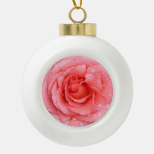 Romantische rote rosa Rosen-Wassertropfen Keramik Kugel-Ornament