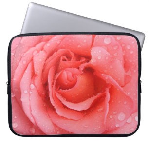 Romantische rote rosa Rosen-Wassertropfen Laptopschutzhülle