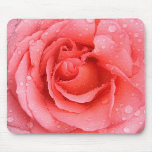 Romantische rote rosa Rosen-Wassertropfen Mousepad