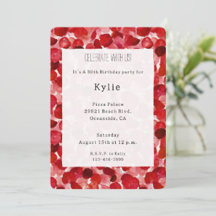 Romantische Rote Rose Petals Floral Geburtstag Einladung
