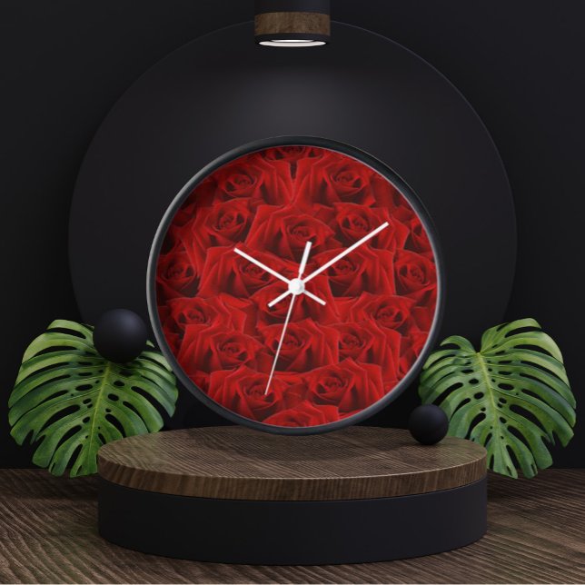 Romantische Rote Rose Uhr (Romantic Red Rose Clock by Looly Elzayat)