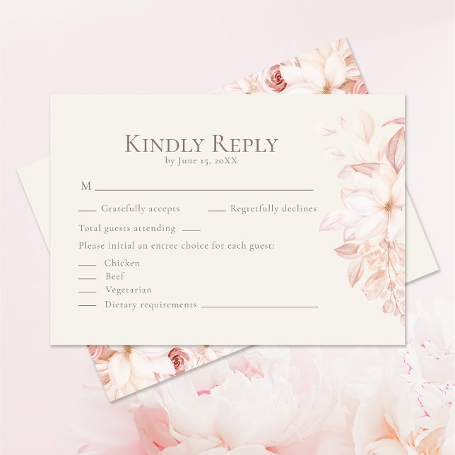 Romantische RSVP-Karte für Beige und Rosen Dankeskarte (Romantic Beige and Pink Roses Wedding RSVP Card on pastel pink table with pink roses.)