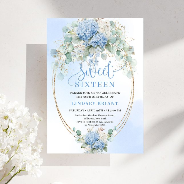 Romantische Schrift Blaue Blumen Eukalyptus Sweet  Einladung (Romantic Script Blue Floral Eucalyptus Sweet 16 Invite)