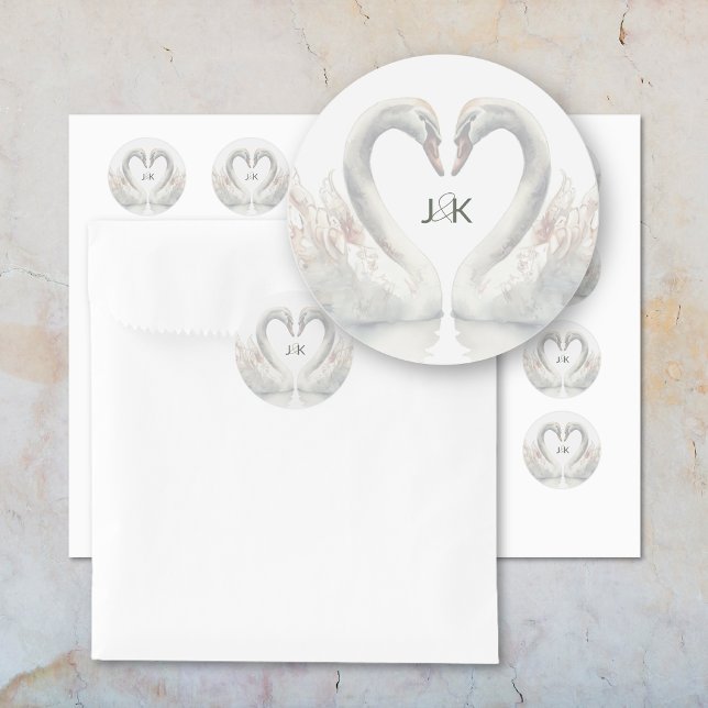 Romantische Schwäne Hochzeitspaare Monogram Runder Aufkleber (Romantic Swans Wedding Couple Monogram Classic Round Sticker)