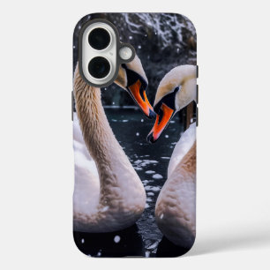 Romantische Schwäne im Winterwunderland iPhone 16 Hülle