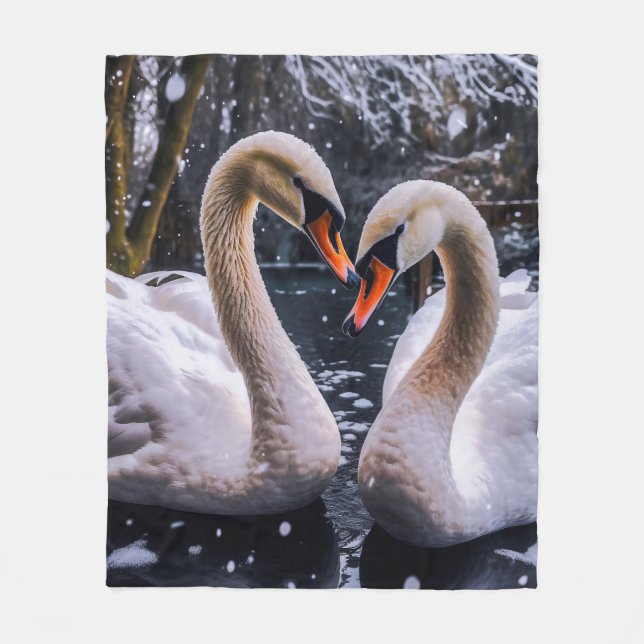 Romantische Schwäne im Winterwunderland Fleecedecke (Vorderseite)