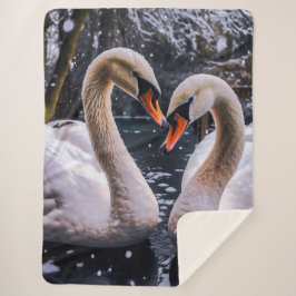 Romantische Schwäne im Winterwunderland Sherpadecke