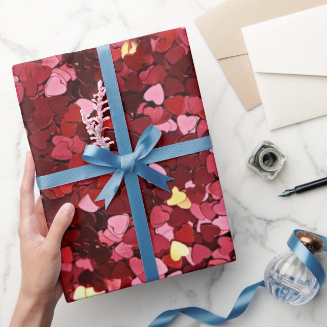 Romantische und festliche Rosa Herz Confetti Geschenkpapier (Schenken)