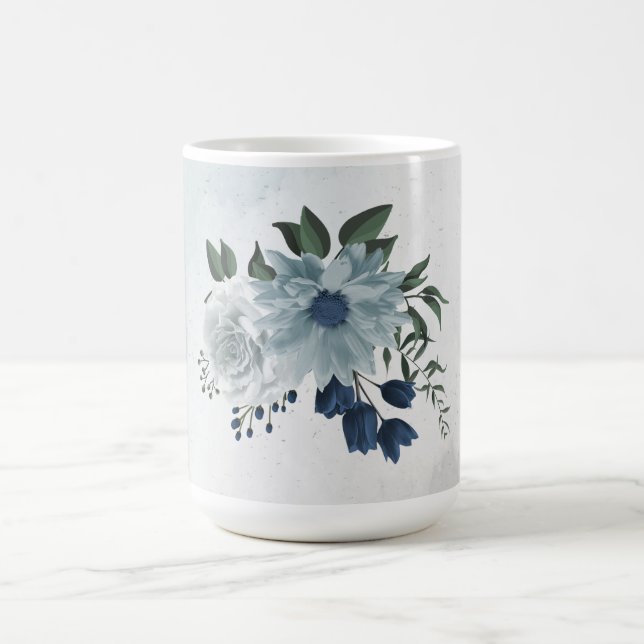 Romantische, weiße Dustie und marineblaue Blüten Kaffeetasse (Mittel)