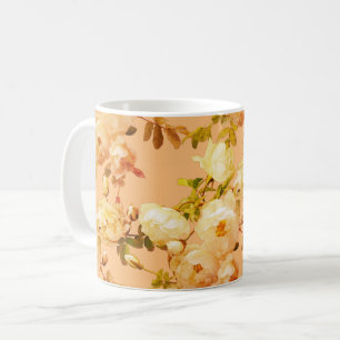 Romantische weiße Rosen auf orangefarbenem Hinterg Kaffeetasse