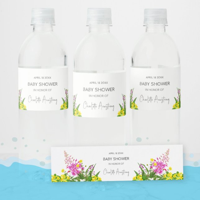 Romantische Wildblume Script Babydusche Wasserflaschenetikett (Romantic Bright Wildflower Script Baby Shower Water Bottle Label - ©Susanne Sachers - Sunny Mind Design)