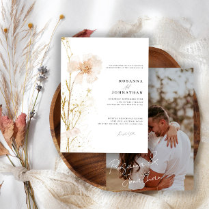 Romantische Wildblumen Hochzeit mit Gold und Blush Einladung