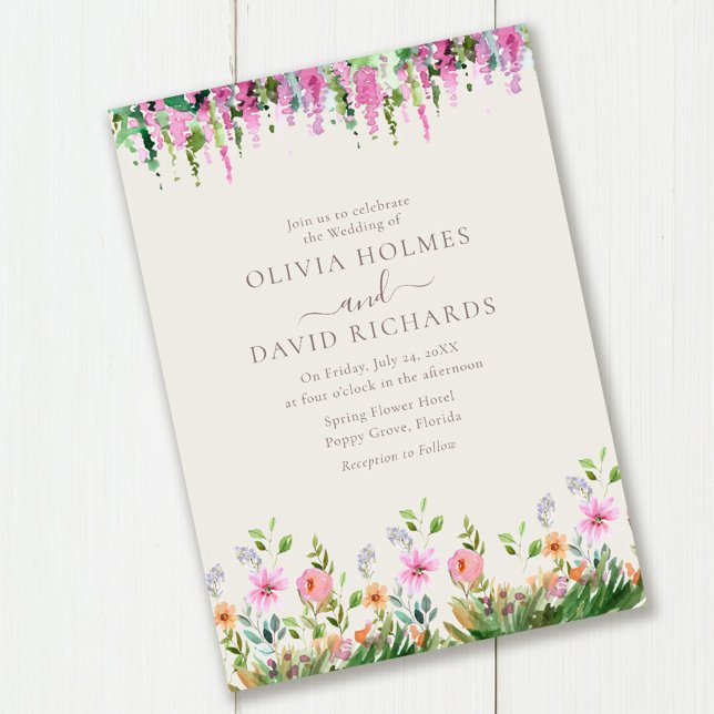 Romantische Wildblumen Wiese mit Akazienhochzeit Einladung (Romantic Wildflowers Meadow with Acacia Wedding Invitation on wooden table.)