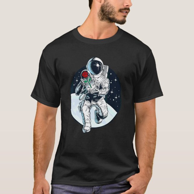 Romantischer Astronaut im Weltraumraum mit Rose Fl T-Shirt (Vorderseite)