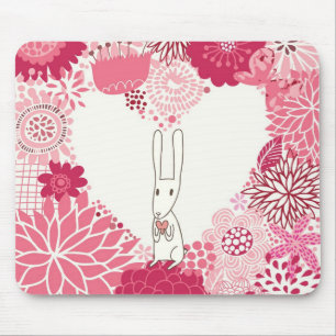 Romantischer Blumenhintergrund mit niedlichem Mousepad