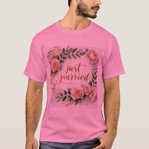 Romantischer Blumenreath Just Married Mens Tshirt