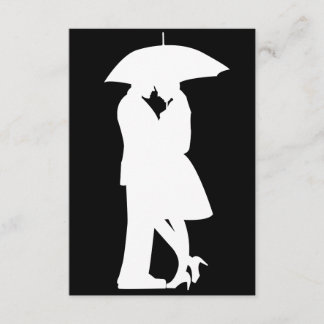 Romantischer Coupé unter Umbrella Einladung