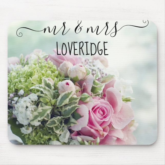 Romantischer Herr & Mrs. Pink Rose Floral Wedding Mousepad (Vorne)