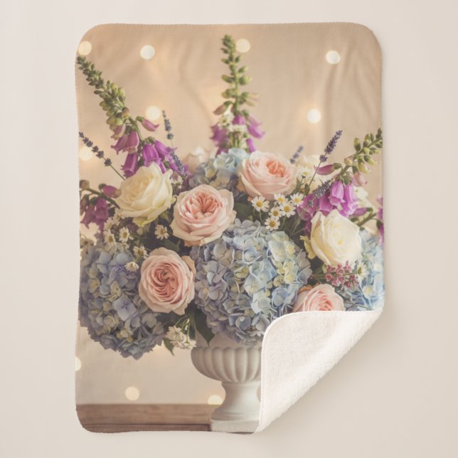 Romantischer Hydrangea- und Rosenstrauß Sherpadecke (Vorderseite)