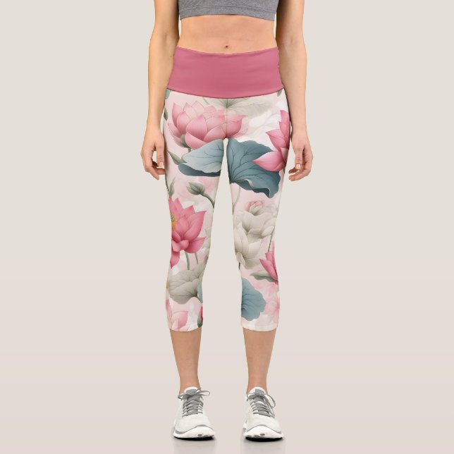Romantischer Lotus in Rosa, Creme und Weich Grün Capri Leggings (Vorderseite)