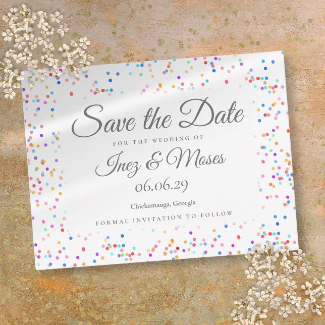 Romantischer Regenbogen Confetti Save the Date Postkarte (Romantic Rainbow Confetti Save the Date Postcard)