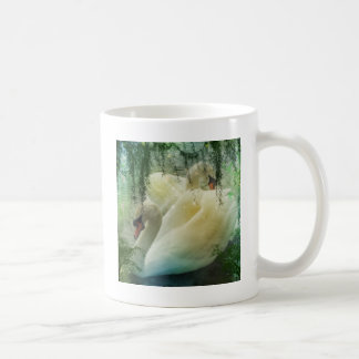 Romantischer See Schwimmen Weiße Schwäne Tasse