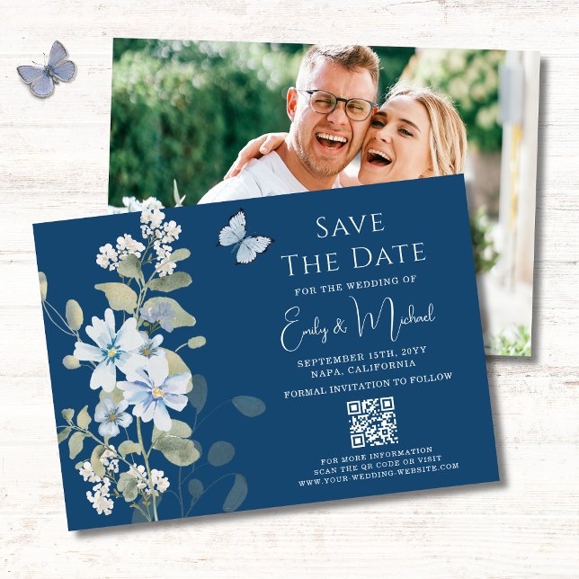 Romantischer Staubblauer Blumen-Hochzeits-QR-Code- Save The Date (Von Creator hochgeladen)