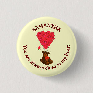 Romantischer Teddybär und personalisiertes rotes H Button