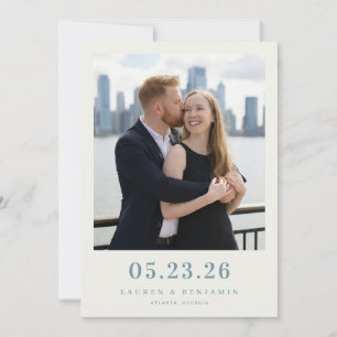 Romantisches blaues Stadtfoto Save The Date