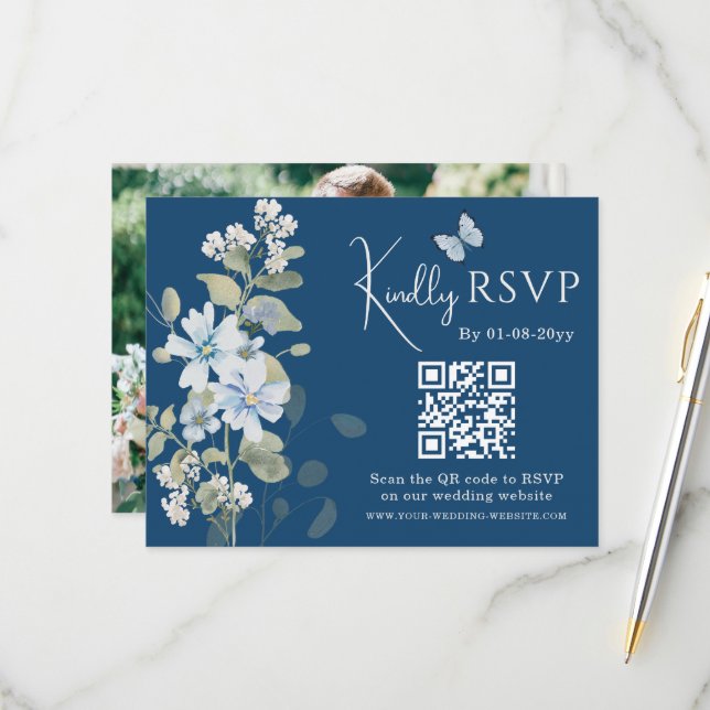 Romantisches Blue Floral UAWG QR Code Foto Hochzei RSVP Karte (Vorderseite/Rückseite Beispiel)