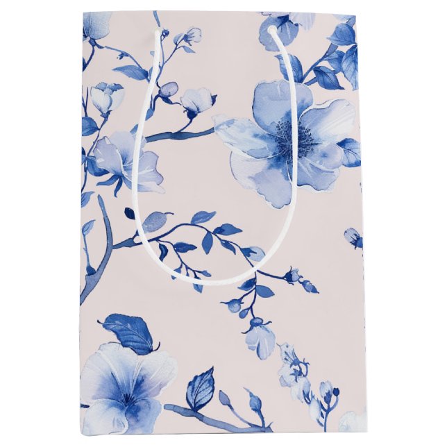 Romantisches Blush Blue Floral Brautparty Mittlere Geschenktüte (Vorderseite)